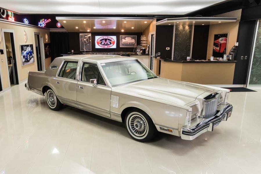  Lincoln Continental Mark VI Sedan 1980 года  (фото 1 из 111)